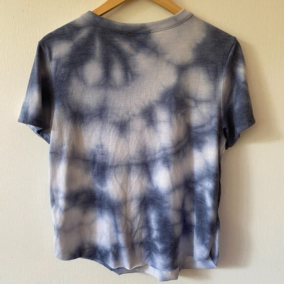 Me to We T-shirt Blue Tie Dye Cut Out Detail Pac Sun Women's Medium - Picture 5 of 5